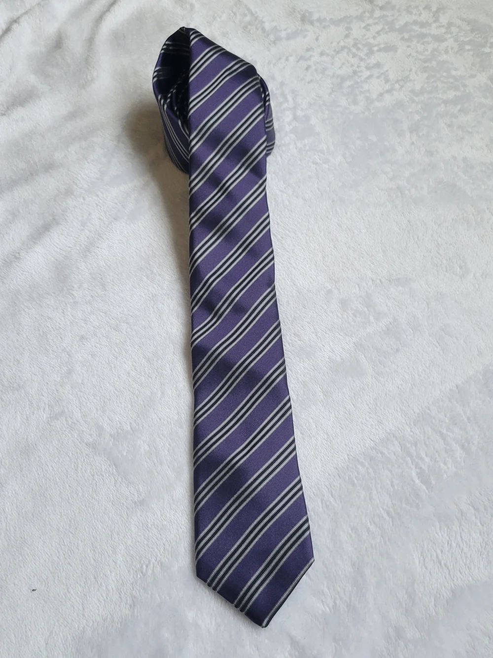 John Varvatos USA Made 100% Silk Neck Tie Purple Grey Stripes 35in